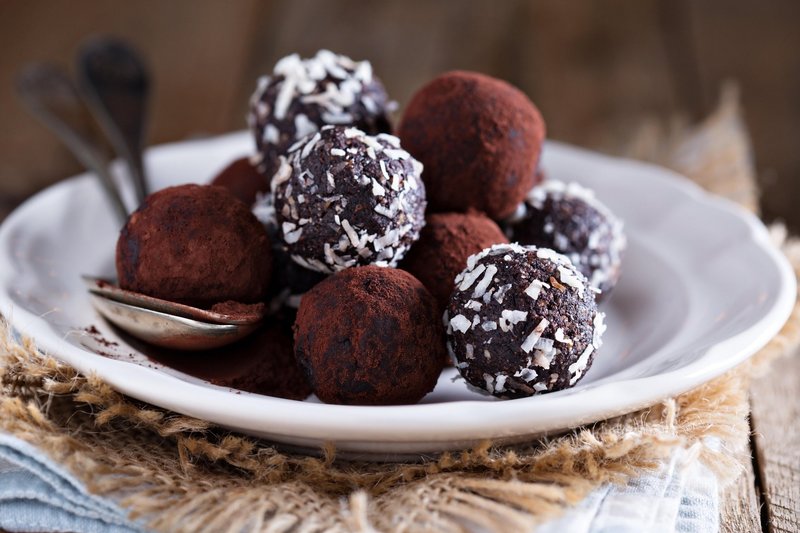 RECEPT za božanske veganske brownie kroglice (brez pečenja in glutena!) (foto: ptofimedia)