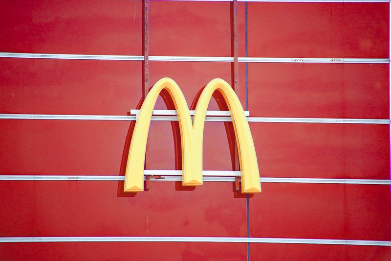 Če v McDonald's naročiš McNuggetse, potem moraš videti, kako jih jejo Američani (ker naj bi tako bilo PRAV) (foto: Profimedia)