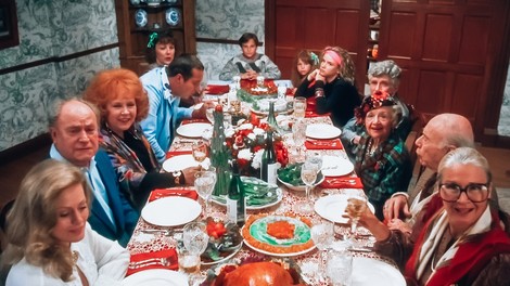 Veš, koliko jedi bi za božično večerjo morala imeti na mizi (če bi upoštevala tradicijo)?