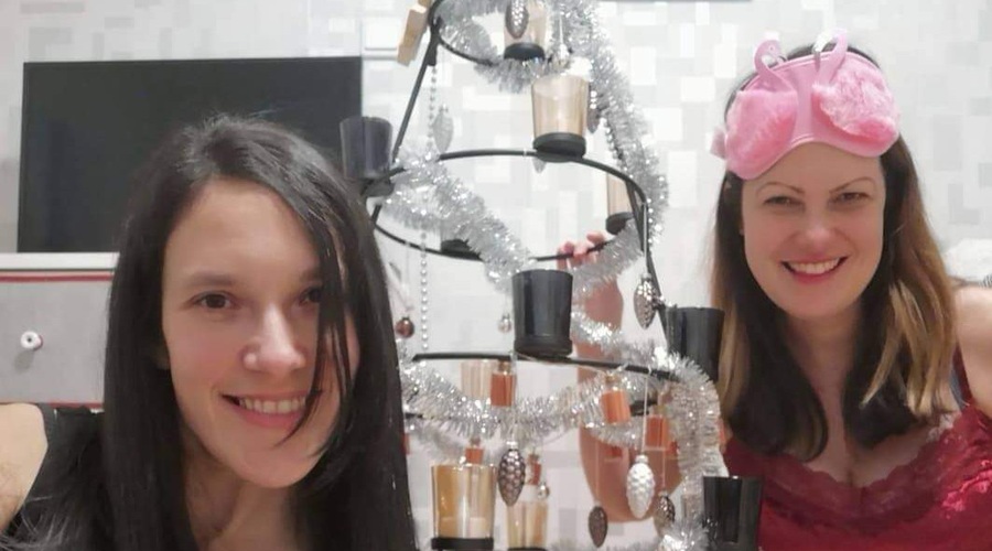 Ja! Alenka je za kamerami Janezovi Darji povedala za POLJUB, in zgodilo se je TOLE! (foto: Osebni arhiv)