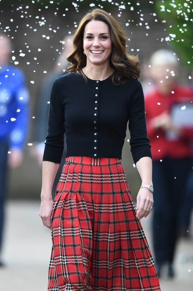 Kate Middleton nam je ponovno postregla z zimskim modnim kosom, v katerega smo se zaljubili na prvi pogled! Da vojvodinja …
