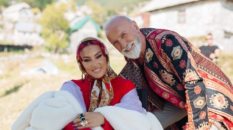 Prisluhni novi pesmi Senidah in Dina Merlina