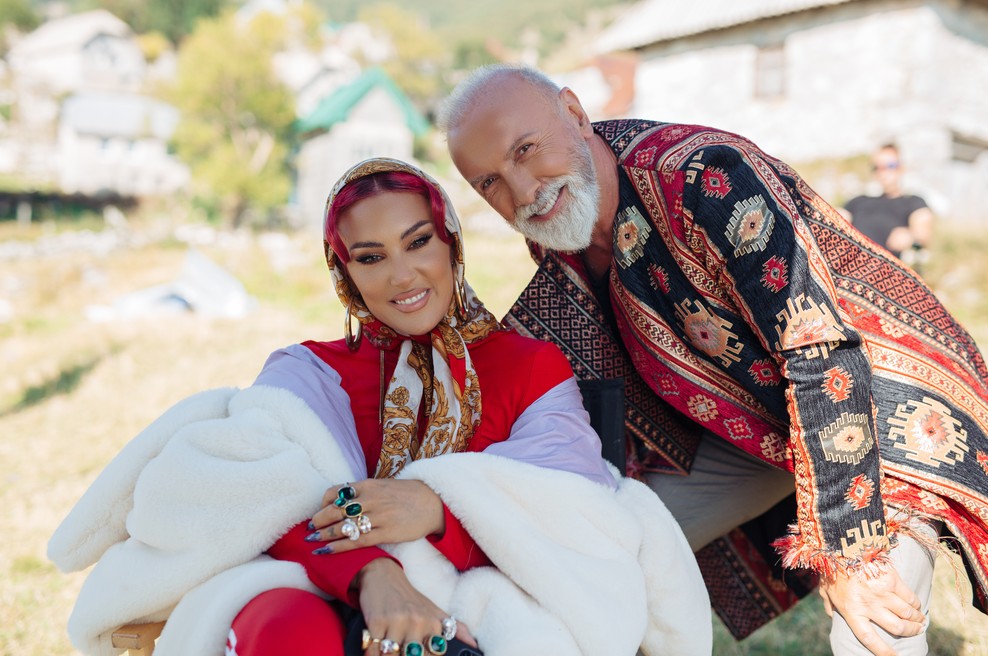 Prisluhni novi pesmi Senidah in Dina Merlina (foto: Aida Redžepagić, Radoš Jovanović)