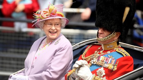5 življenjskih načel za srečno in doooolgo življenje, ki jim sledi kraljica Elizabeta II