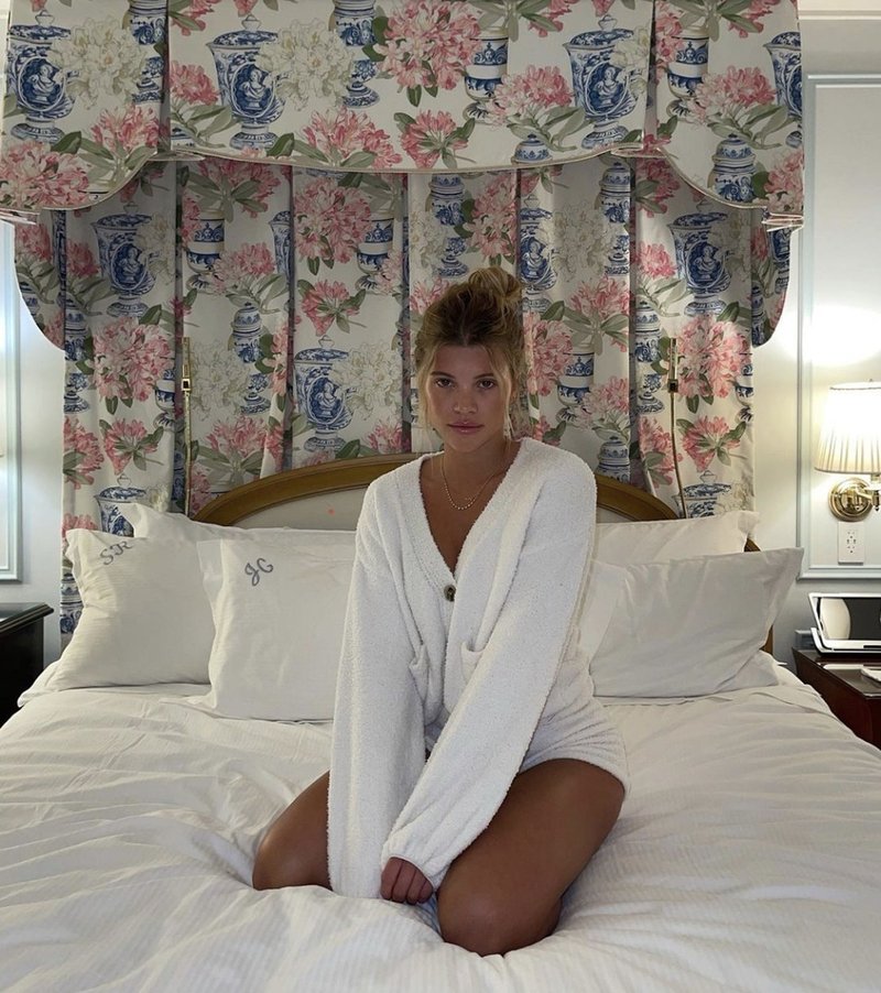 H&M predstavil novo pižamo, ki bo letošnje poletje kraljevala v tvoji spalnici (njen potisk je noro kjut)
