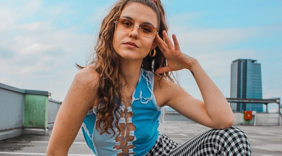 Modni svet je to poletje ponorel za TEM krilom (in najdeš ga v H&M) (foto: Instagram.com/lilicadez)