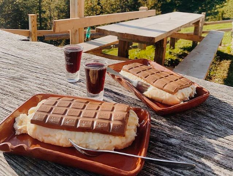Slastne ideje za izlete: To so TOP sladice iz planinskih koč! (foto: Instagram.com/hribovc.si)