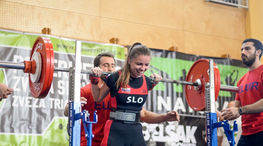 TO je dekle, ki ti bo pokazalo, da se ti ni treba bati UTEŽI! (foto: Osebni arhiv / Katja Babič)