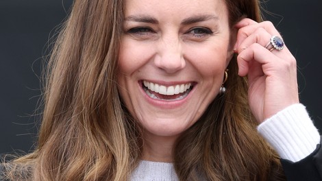 Kate Middleton je svoje najljubše salonarje zamenjala za ta nepričakovan kos (bi ga imela?)