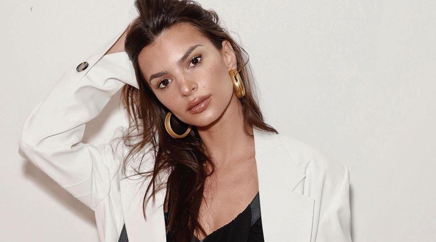 Našle smo najbolj priljubljeno TORBICO tega poletja, ki jo nosi tudi Emily Ratajkowski (foto: Profimedia)