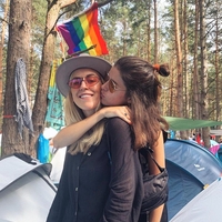"Pri strastnem ljubljenju v kopalnici naju je ujela lastnica kampa" (resnična zgodba Dolenjke)