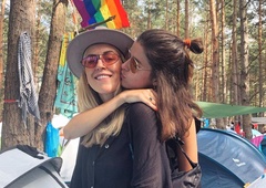 "Pri strastnem ljubljenju v kopalnici naju je ujela lastnica kampa" (resnična zgodba Dolenjke)