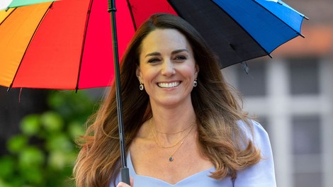 TA slavni blazer Kate Middleton je ponovno na voljo (in najdeš ga TUKAJ)