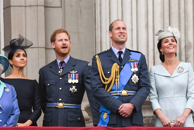 Princ Harry se trenutno mudi v Londonu, kjer bo danes skupaj s princem Williamom v čast svoji mami odkril spomenik. …