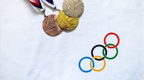 TOLIKO denarja dobijo slovenski športniki, ki domov prinesejo olimpijsko medaljo (si presenečena?)