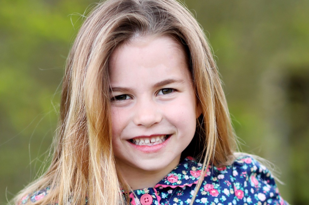Kjuuuut! Nova fotka princese Charlotte te bo SEZULA 😍 (foto: Profimedia)