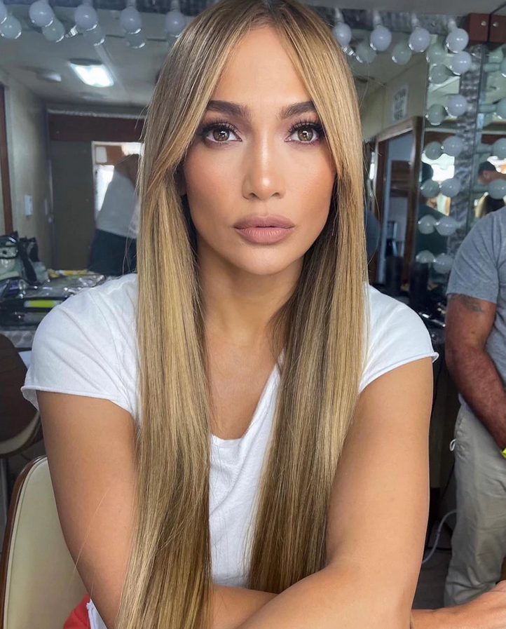 Jennifer Lopez je velika oboževalka kavbojk in ko gre za popoln par kavbojk, morajo imeti pravo dolžino, ne glede na …