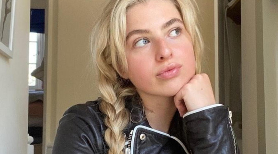 TA jakna iz ZARE je navdušila modne vplivnice (odlična za prehodno obdobje) (foto: Profimedia)