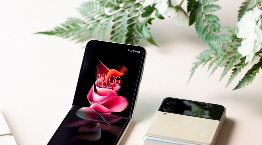 Stopi še ti v prihodnost z novo galaksijo mobilnih telefonov (foto: Samsung)