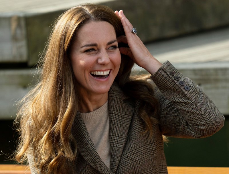 Kate Middleton je javnost ŠOKIRALA z najkrajšim krilom v zgodovini kraljevega dvora (foto: Profimedia)