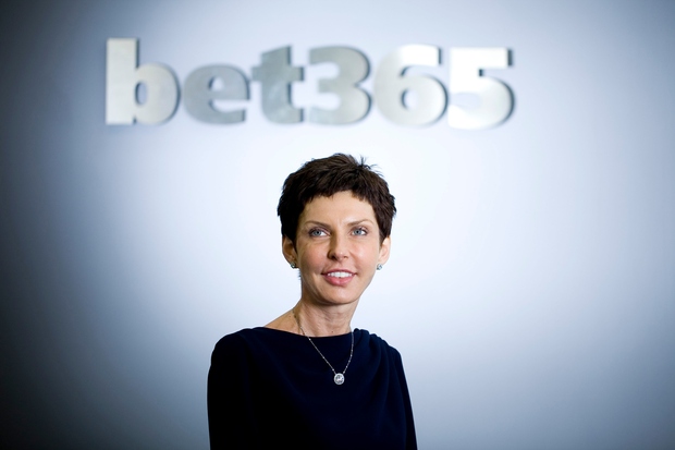 ... bet365.com! 'Kraljica jackpota', kot jo radi pokličejo britanski mediji, Denise Coates, je vredna kar divjih 12,5 milijard funtov, njena …