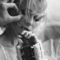 "Nikoli nisem še nikomur povedala, da me mož občasno udari, stisne za vrat in potisne ob steno" (žalostna izpoved Slovenke)