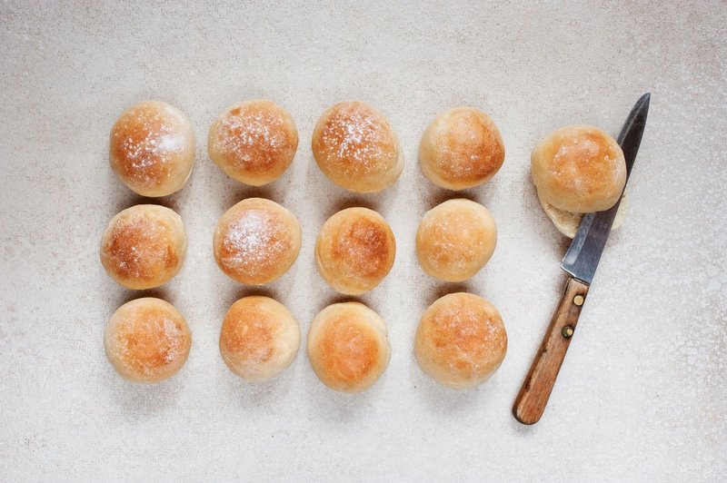 Izvoli RECEPT za slastne bombetke BREZ moke (ta kruh te zagotovo ne bo napihnil) (foto: Profimedia)