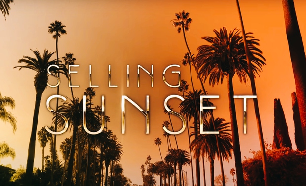 Resničnostna serija Selling Sunset, v kateri lahko spremljaš kariere in življenja nepremičninskih agentov v sončnem (in predvsem zelooo prestižnem) Los …