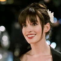 Vsi so mislili, da je šla "pod nož," a nato je Anne Hathaway razkrila preprost trik, ki z obraza kar zbriše leta