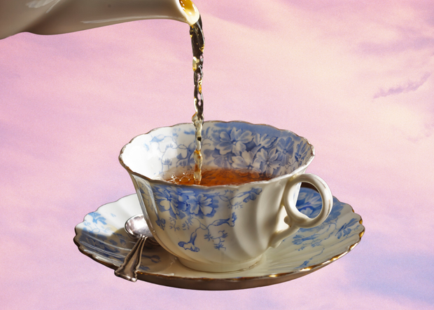 👉Ingverjevo korenino prereži na majhne koščke in vzemi enega (za eno skodelico čaja), ki ga olupiš in naribaš v manjšo …