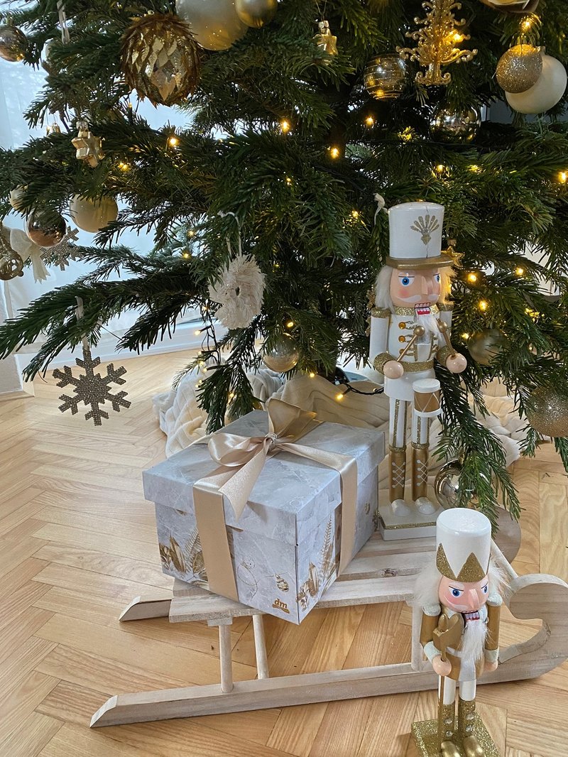 Privošči si decembrsko razvajanje s praznično obarvanim dm lepotnim paketom