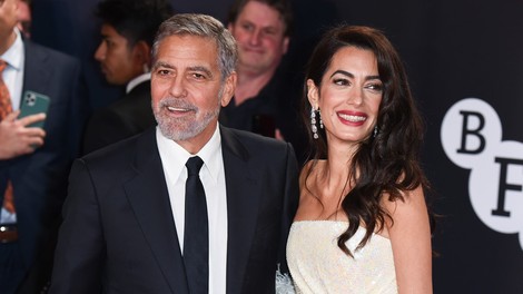 Skrivnost Amal Clooney: Zato ima kljub pici, testeninam in prigrizkom božansko postavo (in ni telovadba)