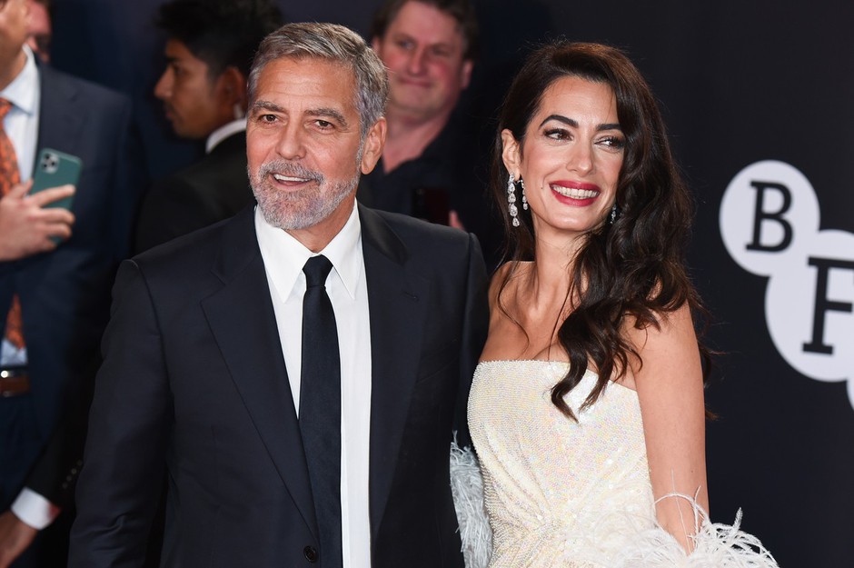 Skrivnost Amal Clooney: Zato ima kljub pici, testeninam in prigrizkom božansko postavo (in ni telovadba) (foto: Profimedia)