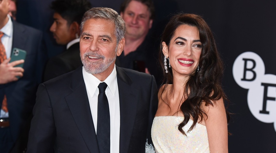 Skrivnost Amal Clooney: Zato ima kljub pici, testeninam in prigrizkom božansko postavo (in ni telovadba) (foto: Profimedia)