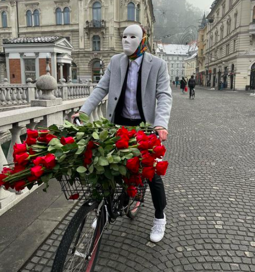 Za portal Njena so danes s POP TV namreč potrdili, da sanjski moški, ki je delil vrtnice v središču Ljubljane, …