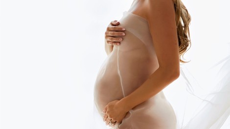 "Sita sem fotk napol golih nosečnic, odetih v neke prosojne rjuhe" (brutalno iskren zapis Slovenke)