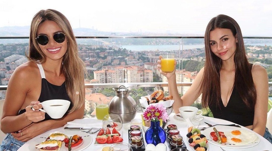 Prihaja pomladni COSMO BRUNCH in tokrat vaju s prijateljico brezplačno peljemo v OPATIJO (foto: Profimedia)