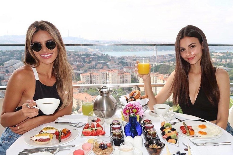 10 bralk vabimo na ekskluzivni BRUNCH s Cosmo uredništvom (prijavi se TUKAJ) (foto: Profimedia)