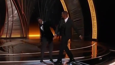 Ne, ni šlo le za nedolžno šalo! ZATO je Will Smith v resnici oklofutal Chrisa Rocka (in NI smešno!)