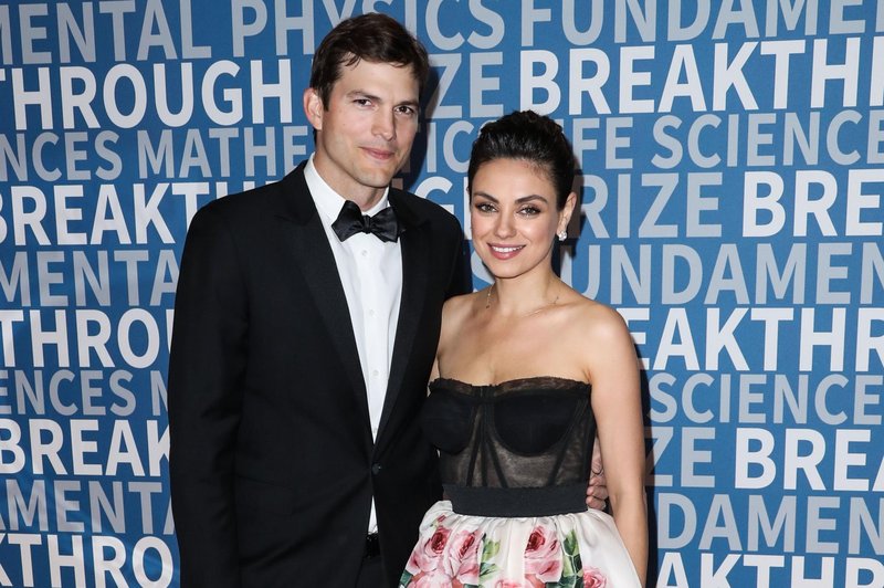 MOUNTAIN VIEW, CA, USA - DECEMBER 03: Actor Ashton Kutcher and wife Mila Kunis arrive at the 2018 Breakthrough Prize Ceremony held at the NASA Ames Research Center on December 3, 2017 in Mountain View, California, United States. (Photo by Xavier Collin/Image Press Agency/Splash News)<br />
Pictured: Ashton Kutcher, Mila Kunis,Image: 356935507, License: Rights-managed, Restrictions: -ALLCOUNTRY, Model Release: no, Pictured: Ashton Kutcher Mila Kunis, Credit line: Profimedia (foto: Profimedia Profimedia)