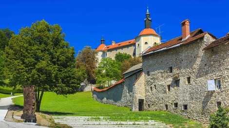 TA slovenska vplivnica živi v pravem GRADU, zaradi njenega stanovanja boš sanjala podnevi (FOTO)