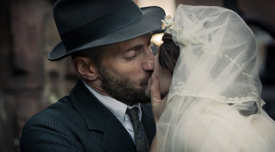 18-letna Romkinja se bo poročila z bratrancem in TOLIKO so njeni starši plačali ženinu za poroko (+zakulisje romskih porok) (foto: Profimedia)