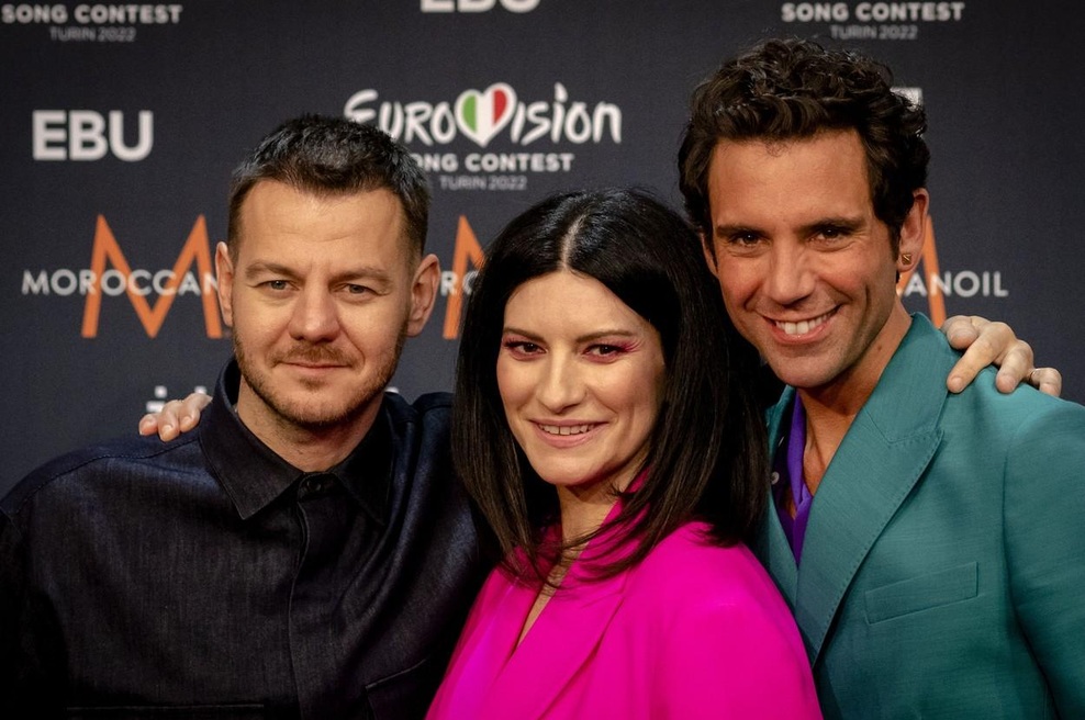 Ahaaaa, zdaj nam je jasno! To je razlog, da pevec Mika vodi Evrovizijo (zdaj ima smisel) (foto: Profimedia)