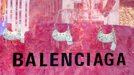 Balenciaga predstavila NOV izdelek za 1700 evrov, svet pa v SMEH (poglej, zakaj)