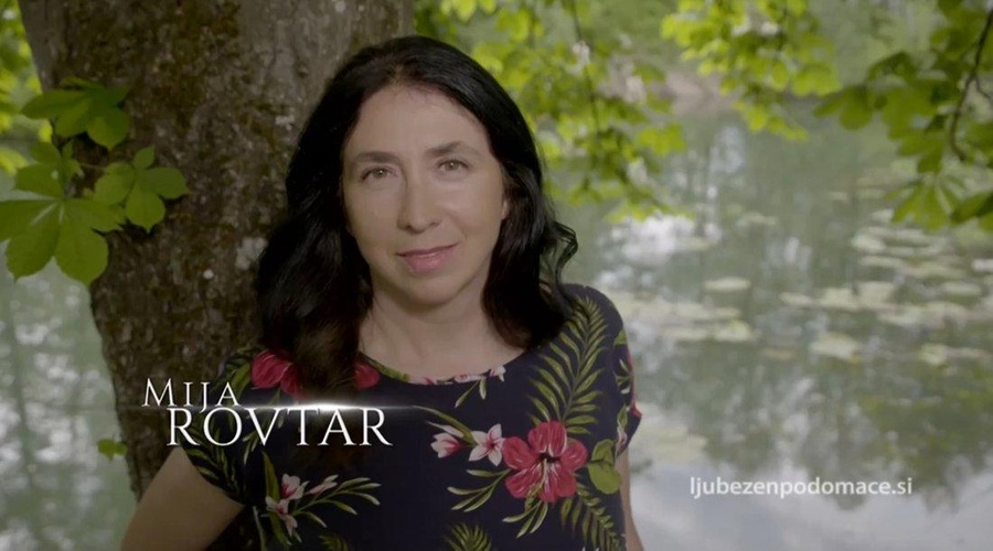 Mija (Ljubezni po domače) svoji mami NI povedala, da so obiskovalci njeni snubci, ampak TO (hahaha) (foto: POP TV)
