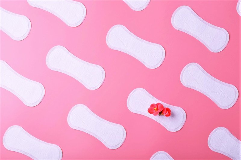 Strokovnjakinja razkriva, kako menstruacijo preživeti med vročinskim valom (7 prijemov, ki olajšajo tiste dni v mesecu) (foto: Profimedia)