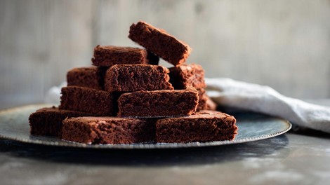 Izi RECEPT za slastne brownije, ki si jih lahko privoščiš BREZ slabe vesti
