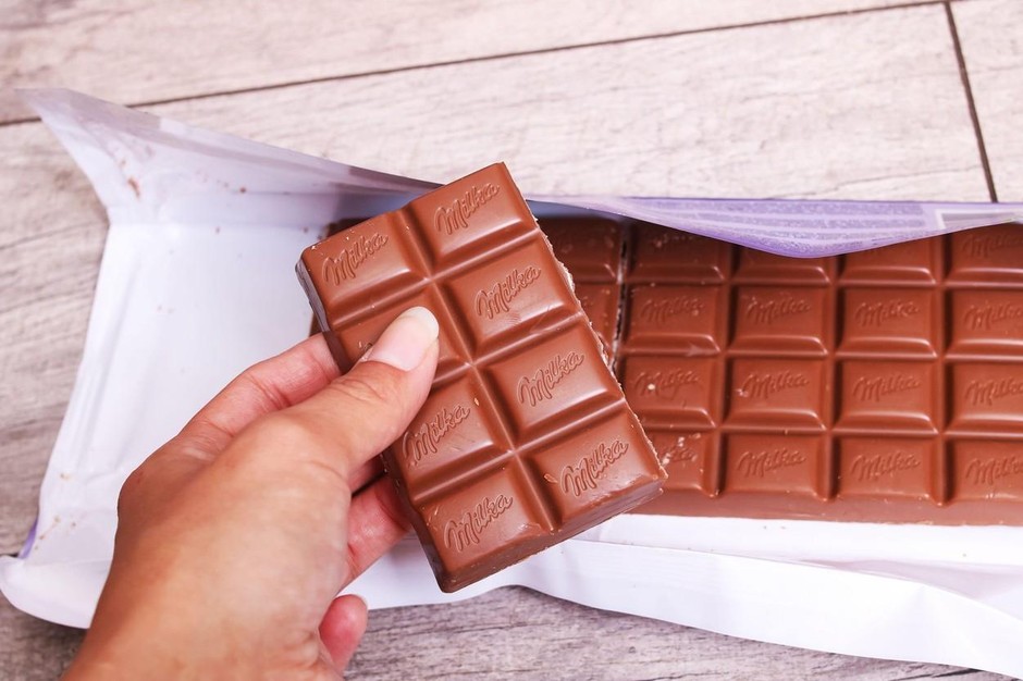 TRIK za hujšanje, ki ti bo spremenil življenje! Strokovnjaki pravijo: Če čokolado ješ TAKO, hujšaš (foto: Profimedia)