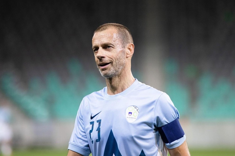 "Kot sem uspel izvedeti, je pred tekmo nekaj navijačev prišlo s ponarejenimi vstopnicami, poleg tega pa so nekateri na stadion …