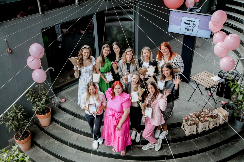 Predstavniki zmagovalnih izdelkov izbora Cosmo Beauty Awards 2022